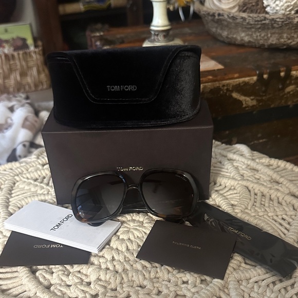 Tom Ford Dark Brown Sunglasses with Velvet Case - Picture 2 of 12